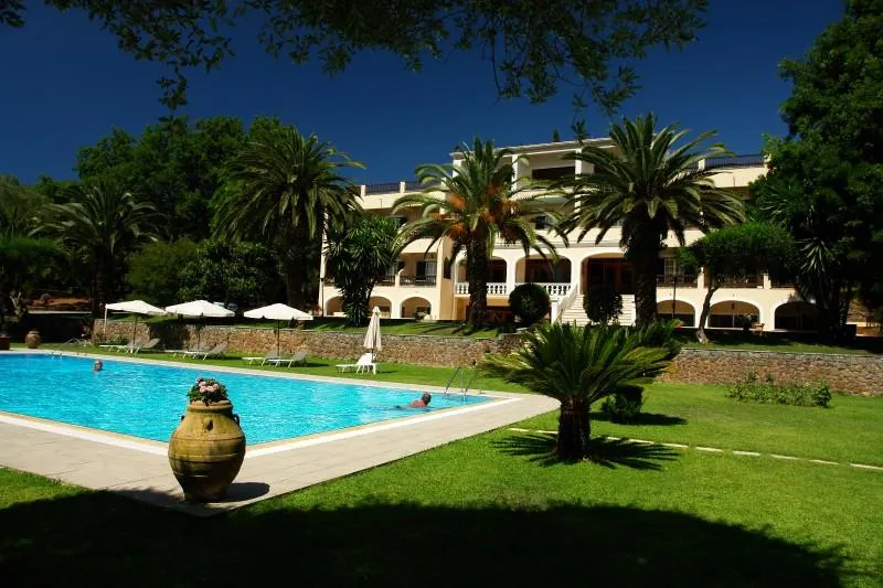Pool, Fiori, Corfu