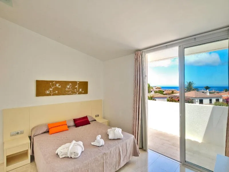 VILLA THREE BEDROOMS WITH PRIVATE POOL Room, Sun Bay Villas, Tenerife