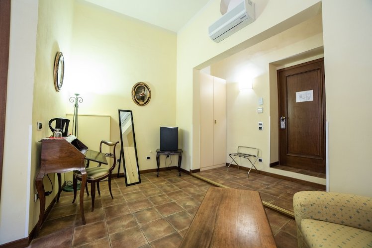 B&B Galileo 2000, Florence