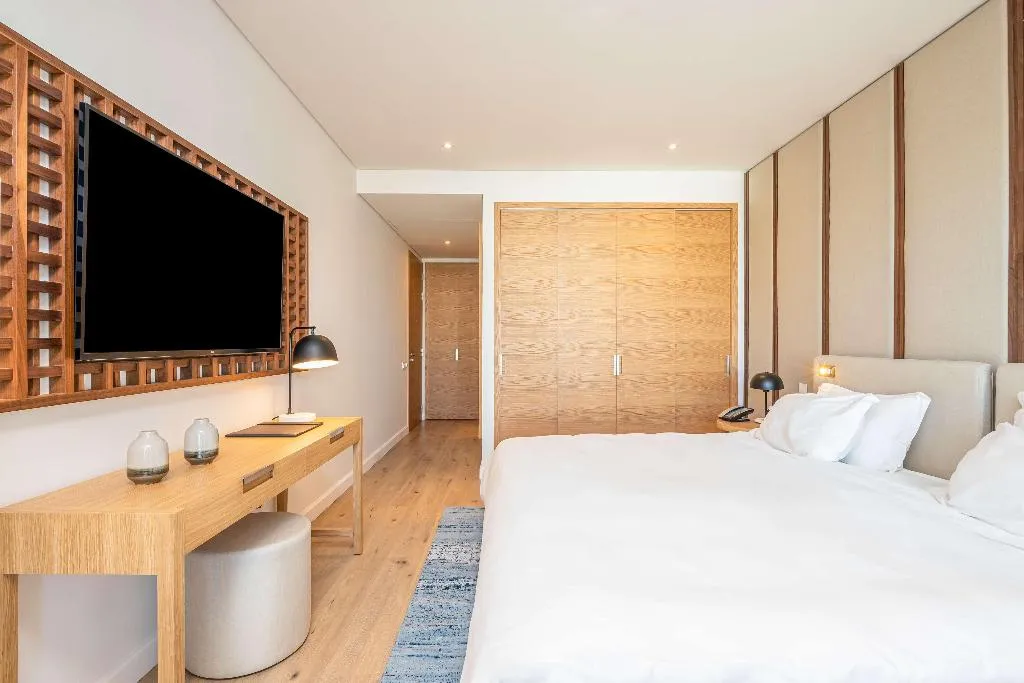 SUITE QUEEN SIZE BED Room, Hyatt Regency Lisbon, Lisbon