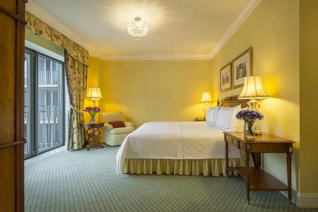 SUITE KING SIZE BED Room, Regent Berlin, Berlin