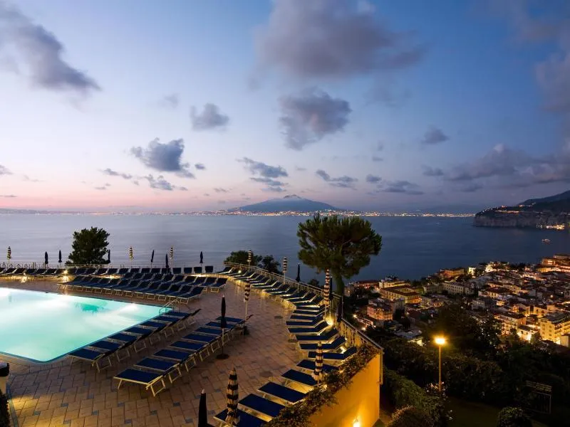 Pool, President, Naples