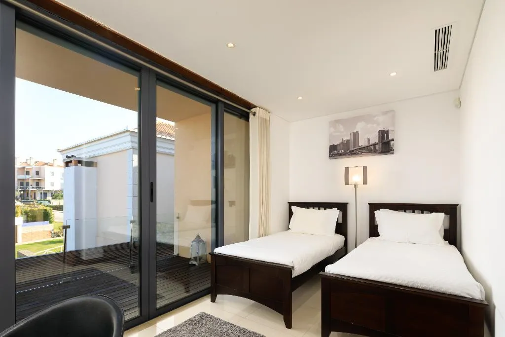 TOWNHOME THREE BEDROOMS WITH PRIVATE POOL Room, Vale Do Lobo Resort, Algarve