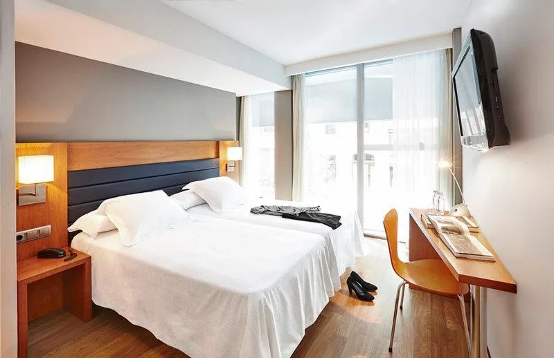 TRIPLE STANDARD Room, Barcelona Century Hotel, Barcelona