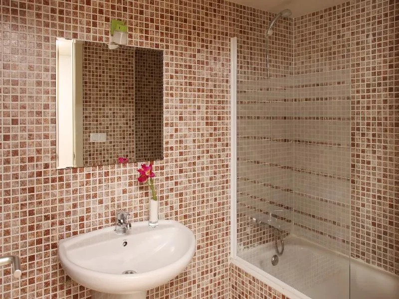 APARTMENT CAPACITY 2 TWO BEDROOMS Room, MH Apartments Ramblas, Barcelona