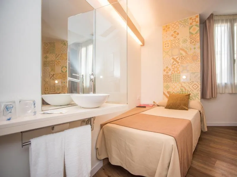 General view, Hostal Mare Nostrum, Barcelona
