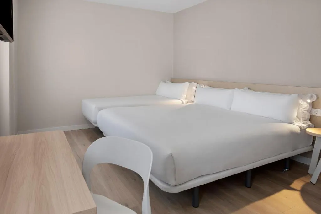 TRIPLE STANDARD Room, B&B HOTEL Figueira da Foz, Porto