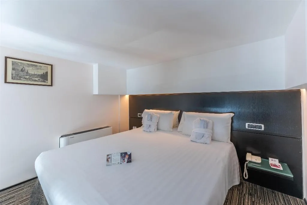 DOUBLE DELUXE KING BED Room, Best Western Plus Hotel Universo, Rome