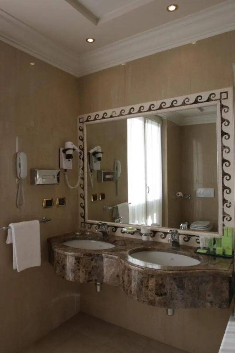 Double or Twin STANDARD Room, Grand Hotel Vanvitelli, Naples