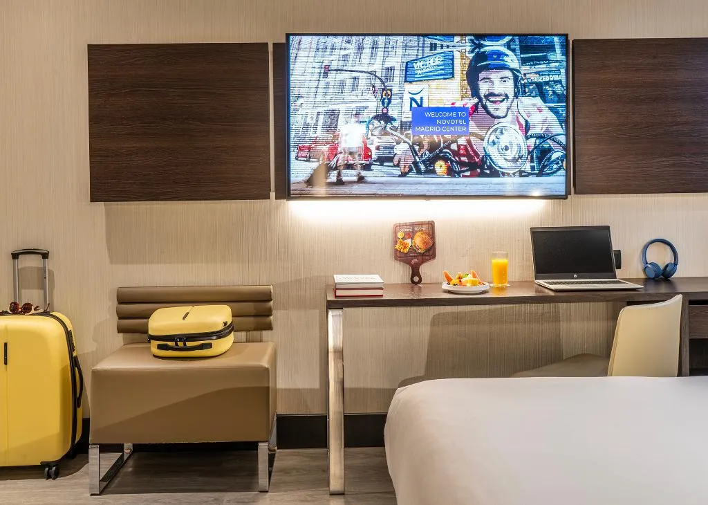 DOUBLE SUPERIOR QUEEN BED Room, Novotel Madrid Center, Madrid