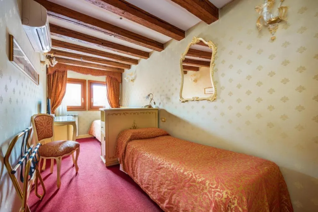 TWIN ECONOMY Room, Locanda Al Leon, Venice