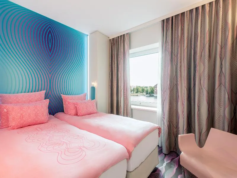 JUNIOR SUITE WITH VIEWS Room, nhow Berlin, Berlin