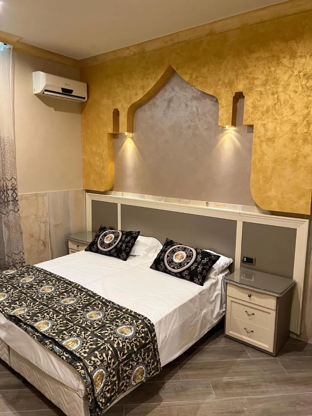 DOUBLE STANDARD Room, Iris, Naples