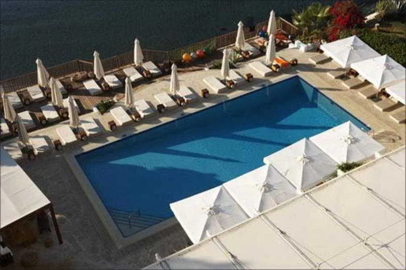 Pool, Londa, Cyprus