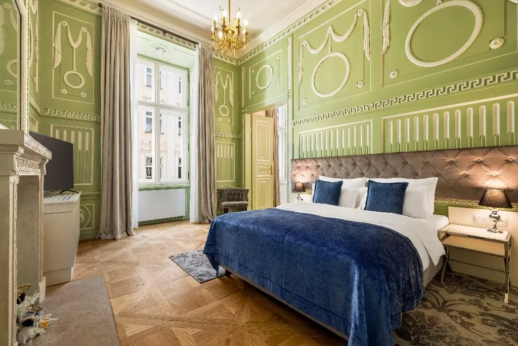 SUITE DELUXE Room, Wyndham Grand Krakow Old Town, Krakow