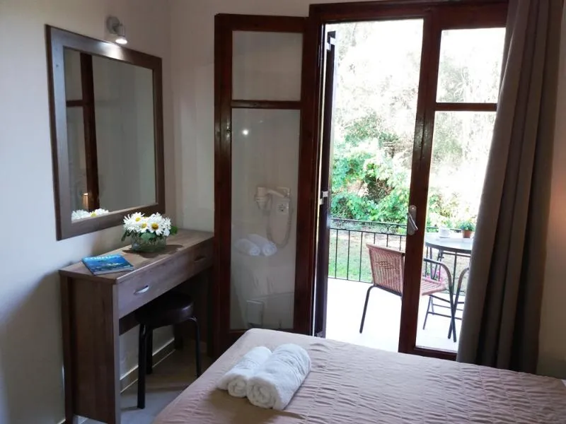 TWIN TWO BEDROOMS Room, Mileona Rooms, Corfu