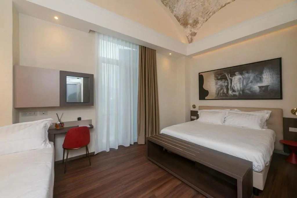 TRIPLE SUPERIOR Room, Hotel Vittoria, Naples