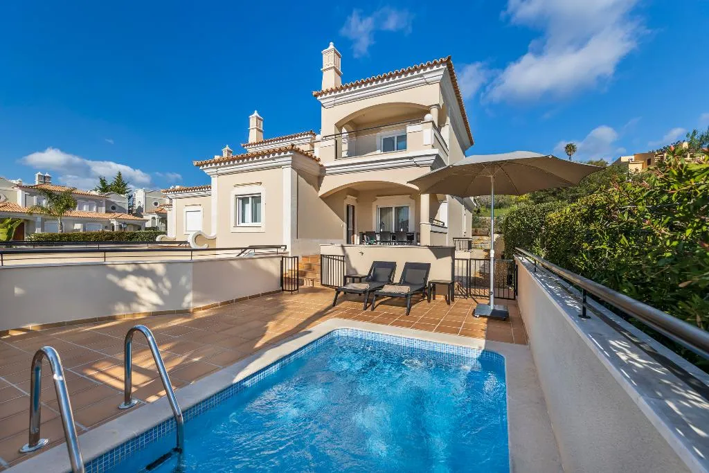 TOWNHOME THREE BEDROOMS WITH PRIVATE POOL Room, The Crest, Algarve