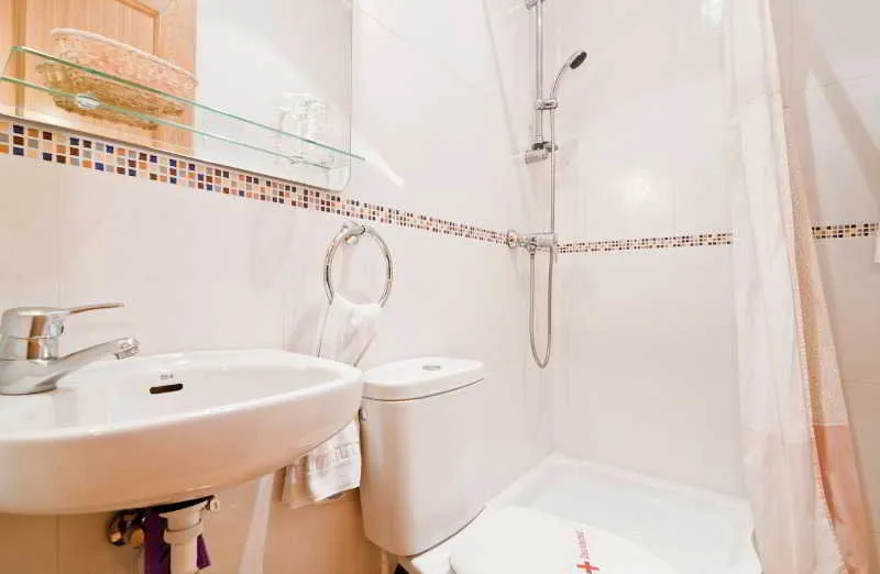 Room, Oporto, Madrid