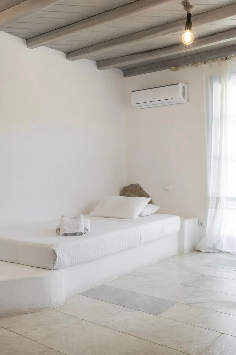 JUNIOR SUITE GARDEN VIEW Room, Nama Villas, Mykonos