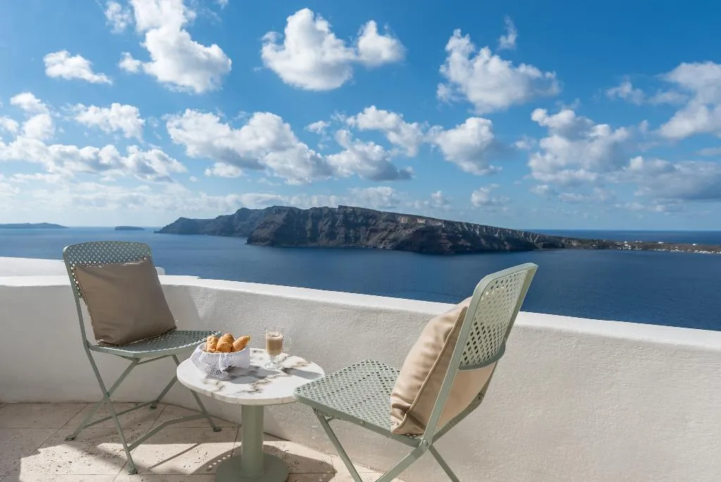JUNIOR SUITE STANDARD Room, Fanari Villas, Santorini