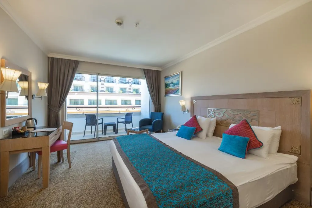 FAMILY ROOM STANDARD Room, Crystal De Luxe Comfort Collection, Antalya