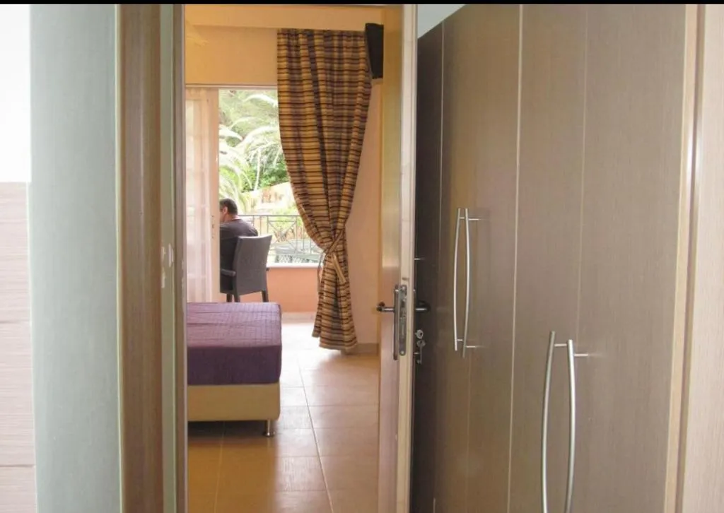 Room, Abc Sweet Home, Corfu
