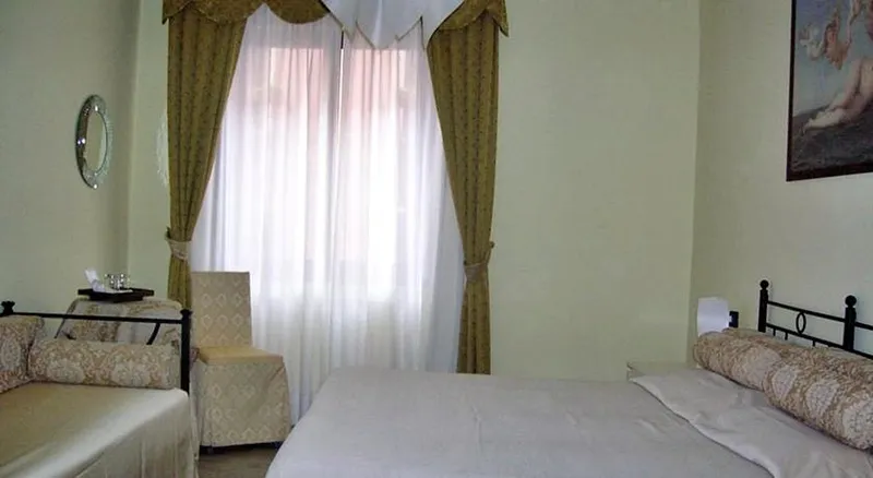 TRIPLE STANDARD Room, Agli Artisti, Venice