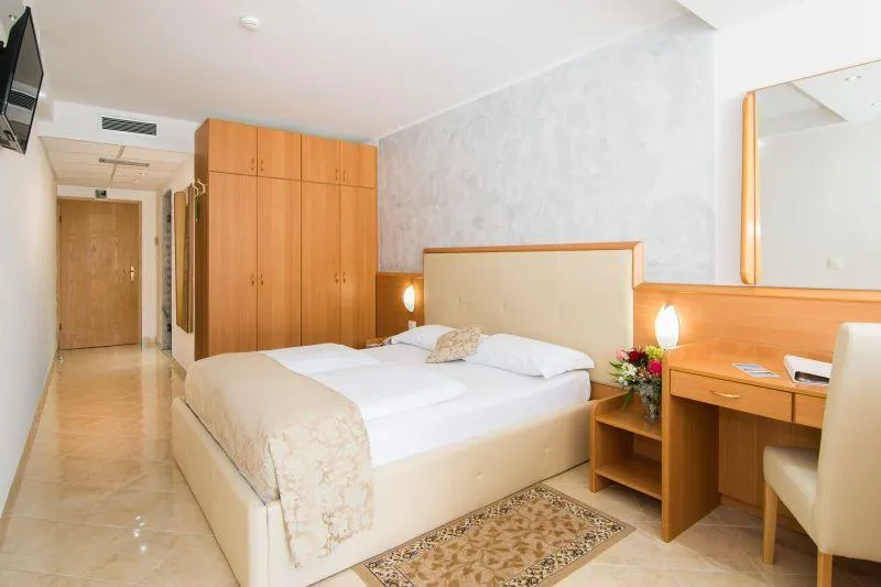 DOUBLE WITH BALCONY Room, Hotel Hedera, Istria