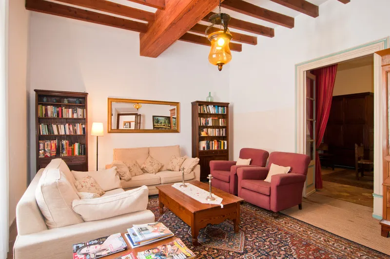 Lobby, Leon de Sineu, Majorca