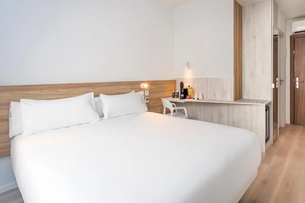 DOUBLE STANDARD Room, B&B Hotel Lisboa Oeiras, Lisbon