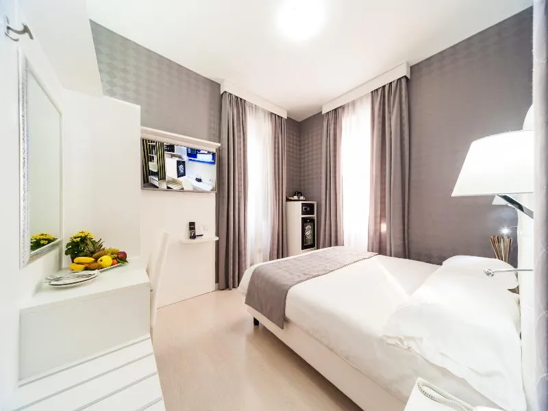 DOUBLE SUPERIOR Room, Relais Trevi 95 Boutique Hotel, Rome