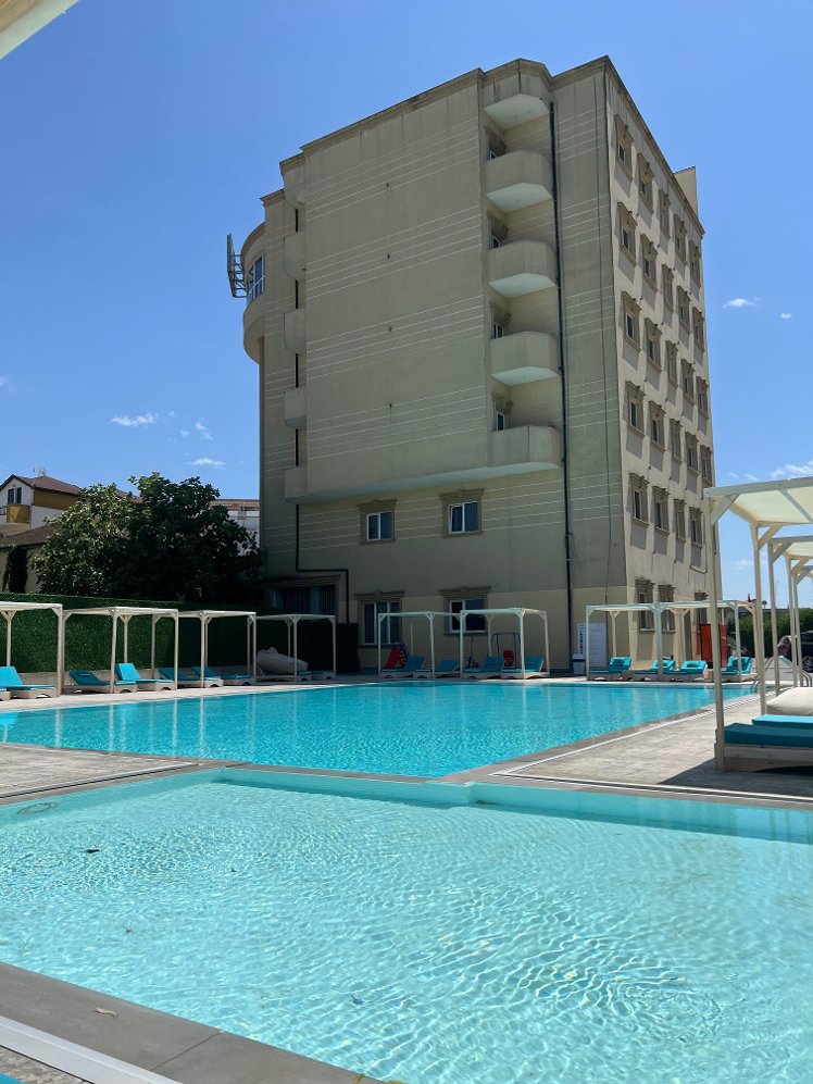 Prince Hotel, Kavaje