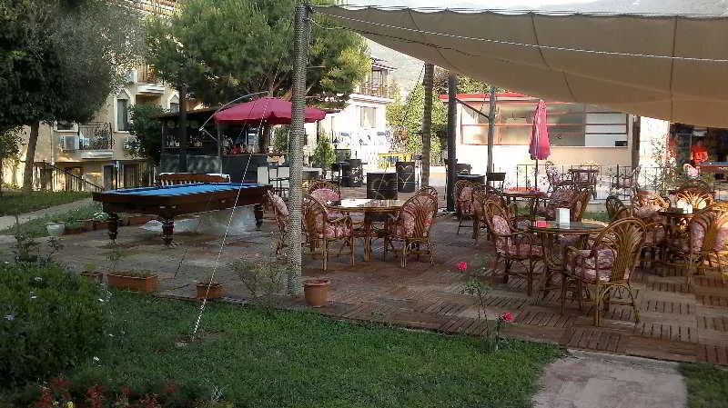 Terrace, Destan, Dalaman