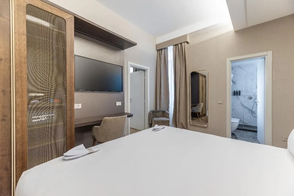 FAMILY ROOM STANDARD Room, Hotel Raffaello, Sure Hotel Collection by Best Wes, Rome
