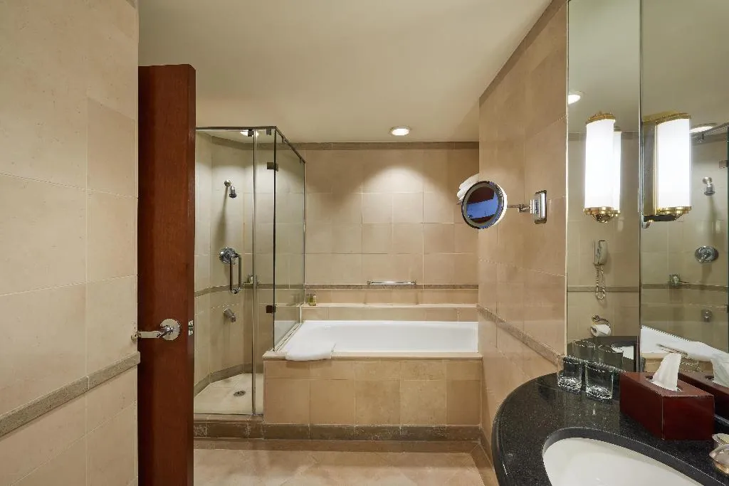 SUITE WITH VIEWS Room, Hilton Cairo Grand Nile, Cairo