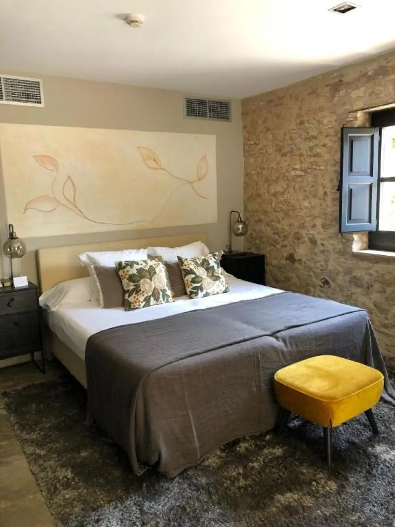 Double or Twin STANDARD Room, Hotel Castell D'Emporda, Barcelona