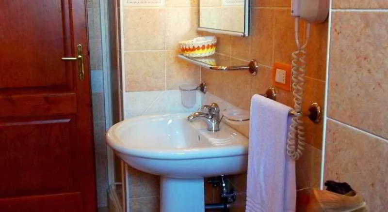 Room, Hotel La Conchiglia, Nuoro