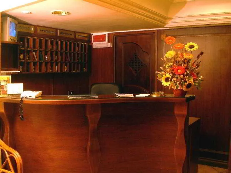 Lobby, Guiren, Naples