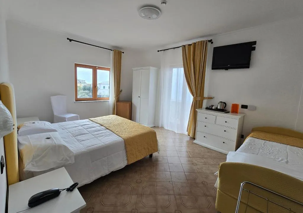 QUADRUPLE SEA VIEW Room, Il Nido, Naples
