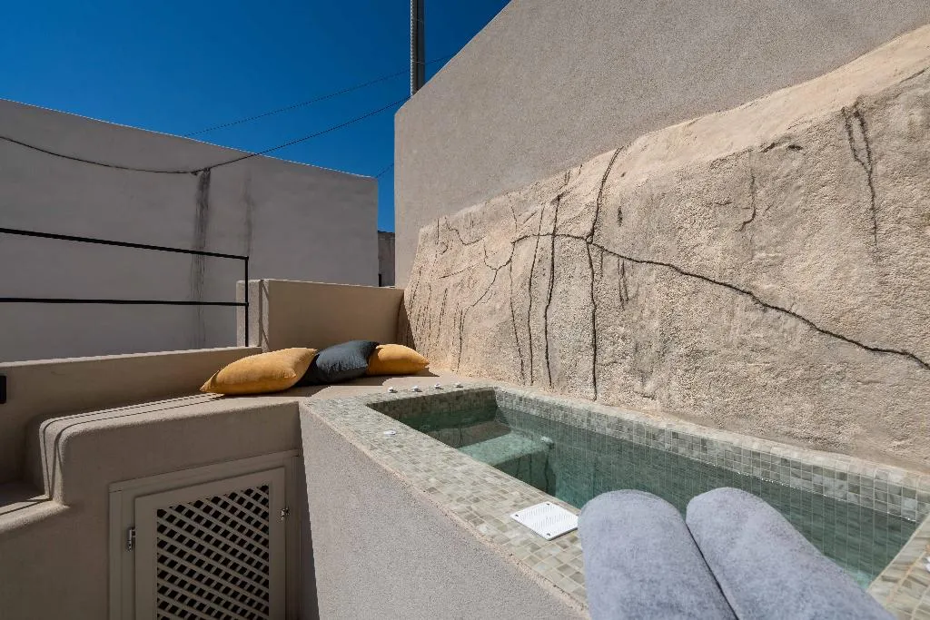 STUDIO WITH BALCONY WITH VIEWS Room, White Orchid Boutique Apartments, Santorini