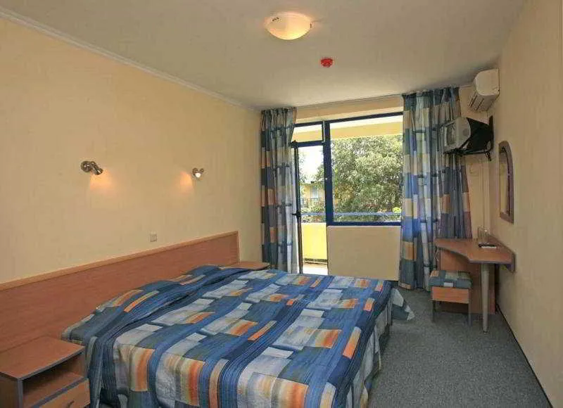 Room, Blue Sky, Varna