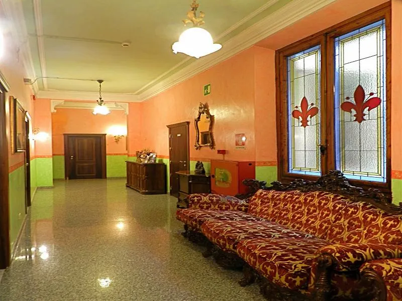 Lobby, Desiree, Florence