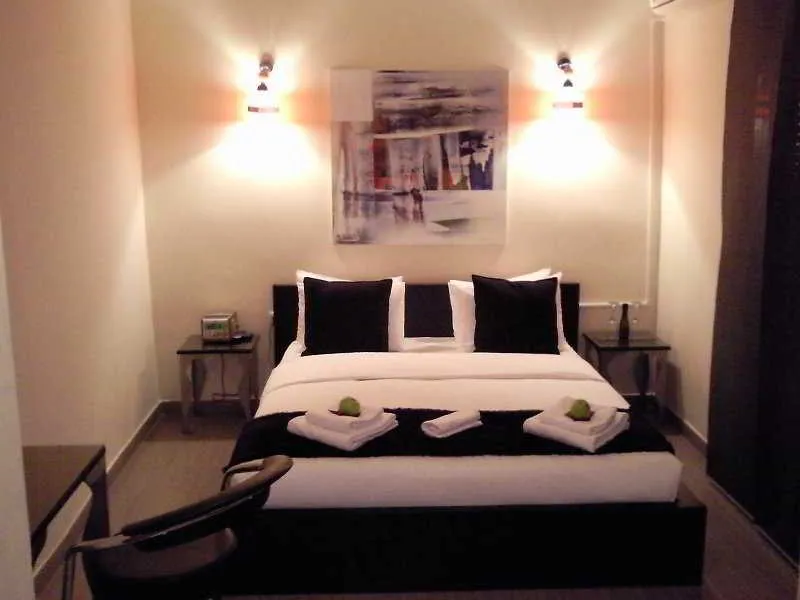 Room, Oxum, Madrid