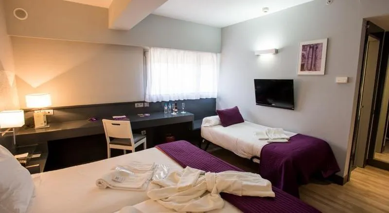 TRIPLE STANDARD Room, Porcel Torrejon, Madrid