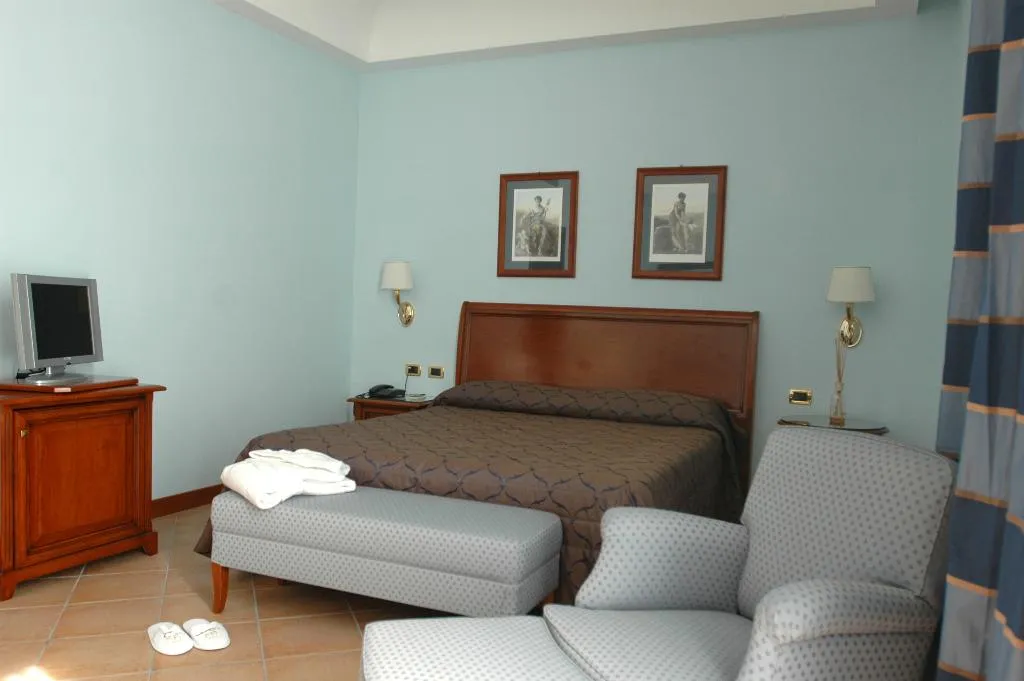 Double or Twin DELUXE Room, Le Cheminee Business Hotel, Naples