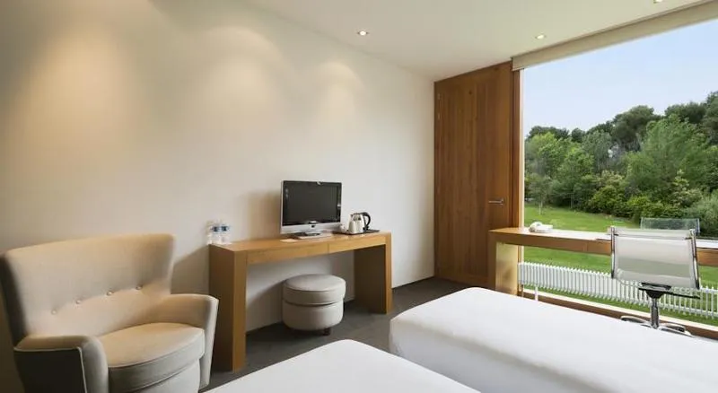DOUBLE SINGLE USE STANDARD Room, La Mola & Conference Center, Barcelona