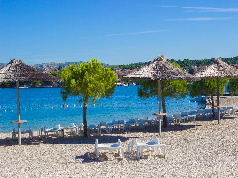 Beach, Spongiola, Split