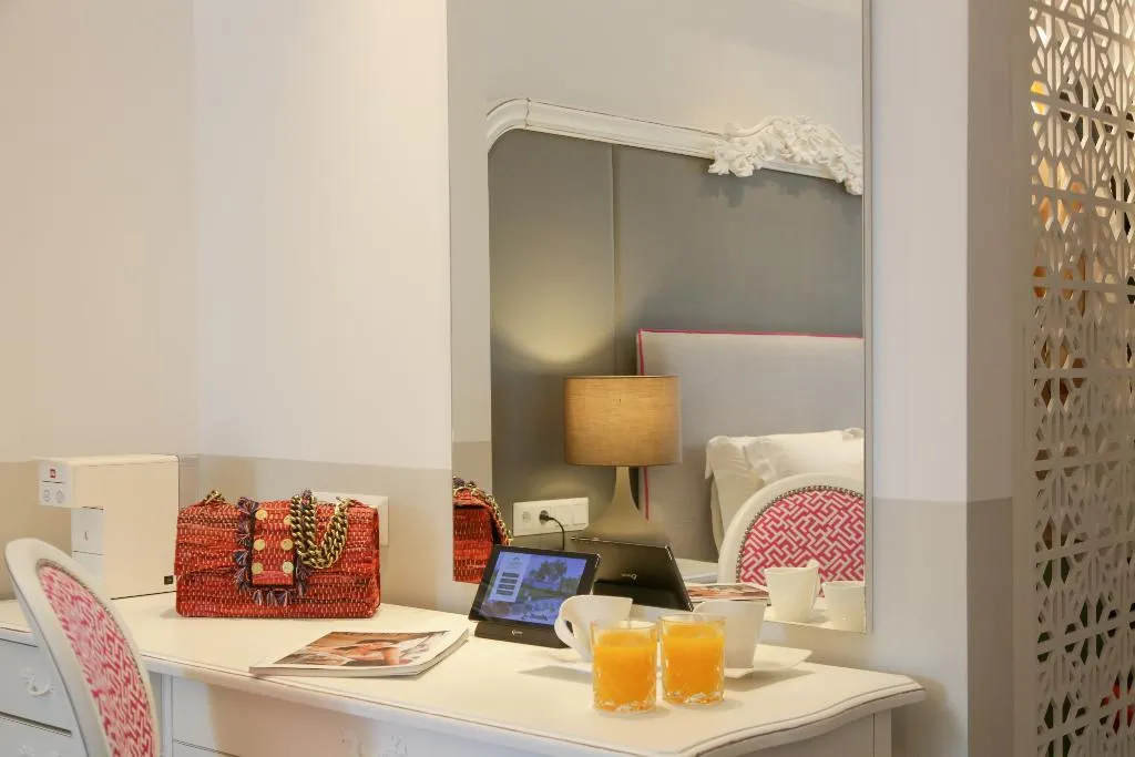 JUNIOR SUITE WITH PRIVATE POOL Room, Avaton Luxury Beach Resort Relais & Chateau, Thessaloniki