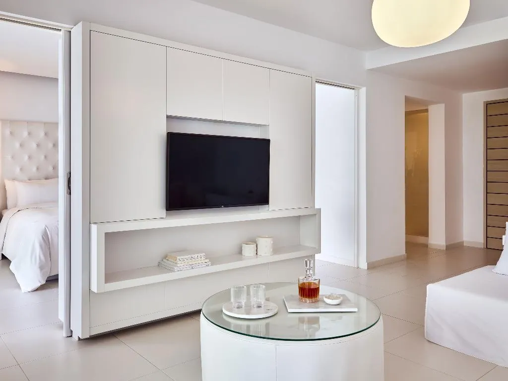 SUITE DELUXE SEA FRONT Room, Grecotel LUXME White, Crete